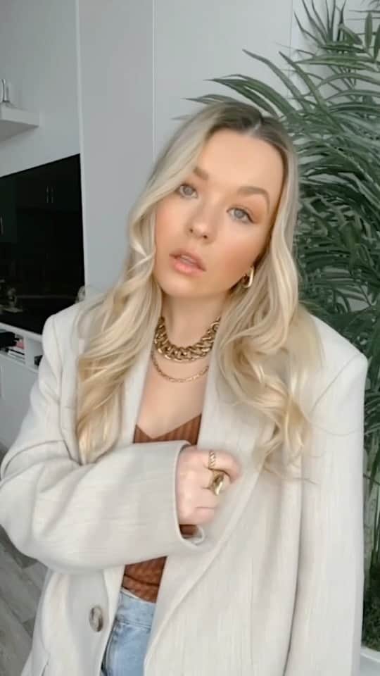 トーリ・ウェブスターのインスタグラム：「let’s get that bread 🥖 shall we?   #getreadywithme #getready #grwm #grwmvideo #ootdinspo」