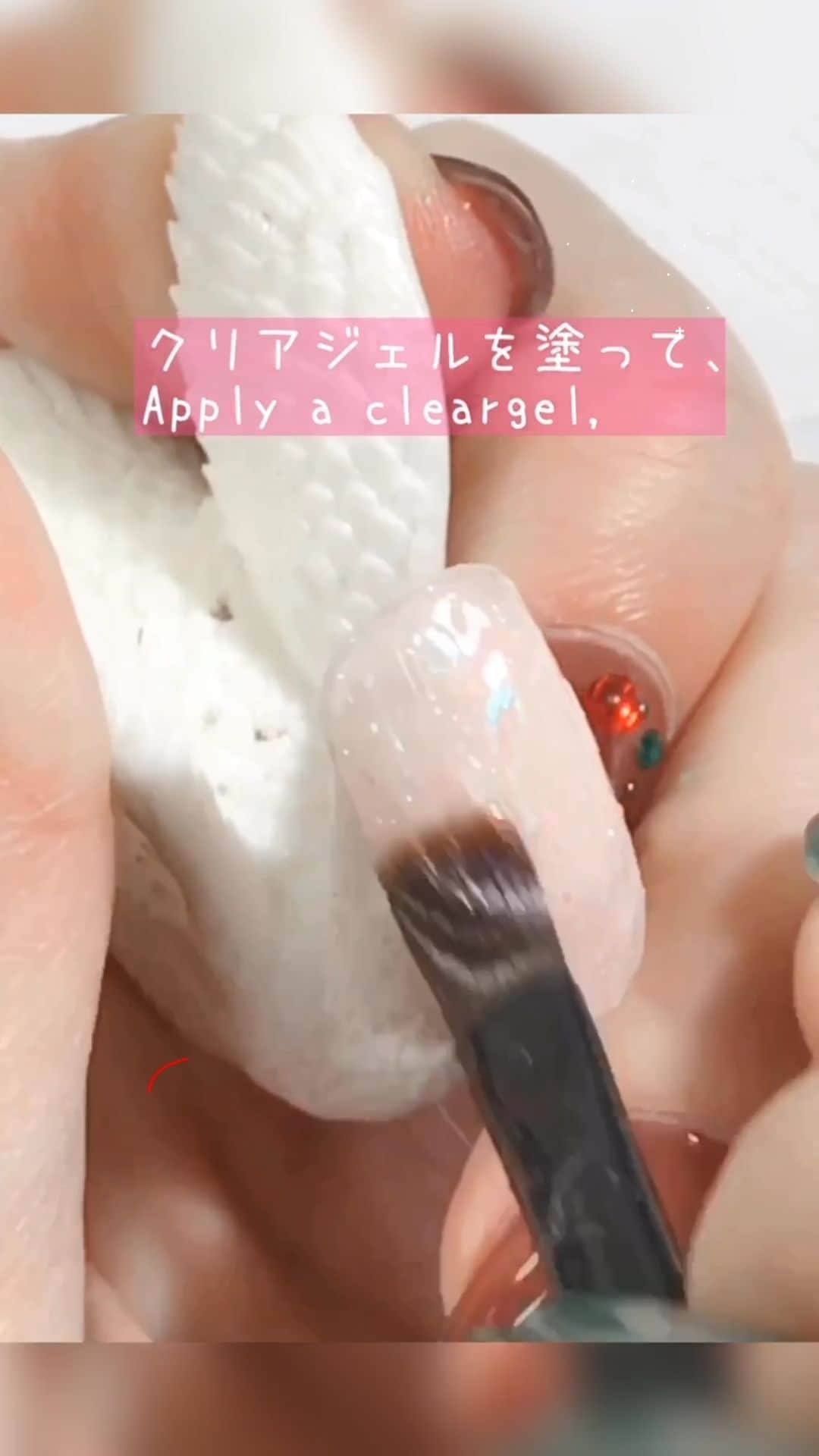なかやまちえこのインスタグラム：「ハートのドットネイル♡⠀ ⠀ ホログラムは @prexyofficial ハート＆クロス 12カラーセット⠀ #nail #nails #nailart #ネイル #美甲 #ネイルアート  #japanesenailart #manucure #japanesenails #manicurist #gelnails #أظافر #네일아트 #미용 #vẽmóng #ngườiđẹp  #เพ้นท์เล็บ #искусствоногтя #artedeuñas #เพ้นท์เล็บเจล #ジェルネイルデザイン #ネイルデザイン #senikuku #nagelkunst #valentinenails #バレンタインネイル #バレンタイン #valentine」
