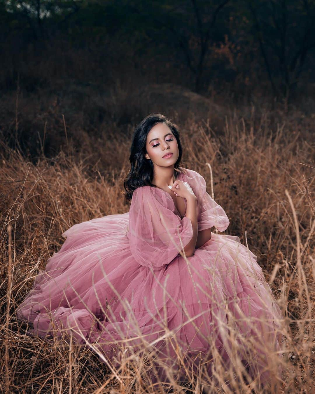 Aakriti Ranaさんのインスタグラム写真 - (Aakriti RanaInstagram)「Absolutely in love with this gorgeous tulle outfit by @krupa_jain. Honestly didn’t want to take it off. It’s so meee! 🌸🌸🌸  📸 @shivamphotoworks  Direction- @_shrutichawla_   #aakritirana #lookbook #nature #pink #lovepink #ootd #outfitoftheday #styling #tulle #pinkdress」1月19日 23時55分 - aakritiranaofficial