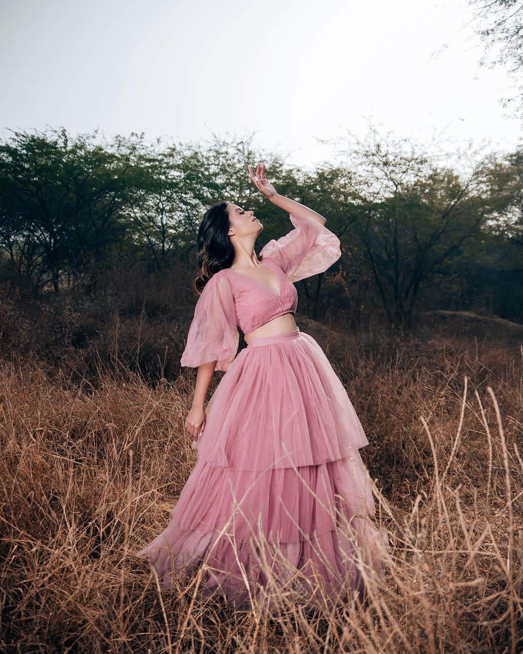 Aakriti Ranaさんのインスタグラム写真 - (Aakriti RanaInstagram)「Absolutely in love with this gorgeous tulle outfit by @krupa_jain. Honestly didn’t want to take it off. It’s so meee! 🌸🌸🌸  📸 @shivamphotoworks  Direction- @_shrutichawla_   #aakritirana #lookbook #nature #pink #lovepink #ootd #outfitoftheday #styling #tulle #pinkdress」1月19日 23時55分 - aakritiranaofficial