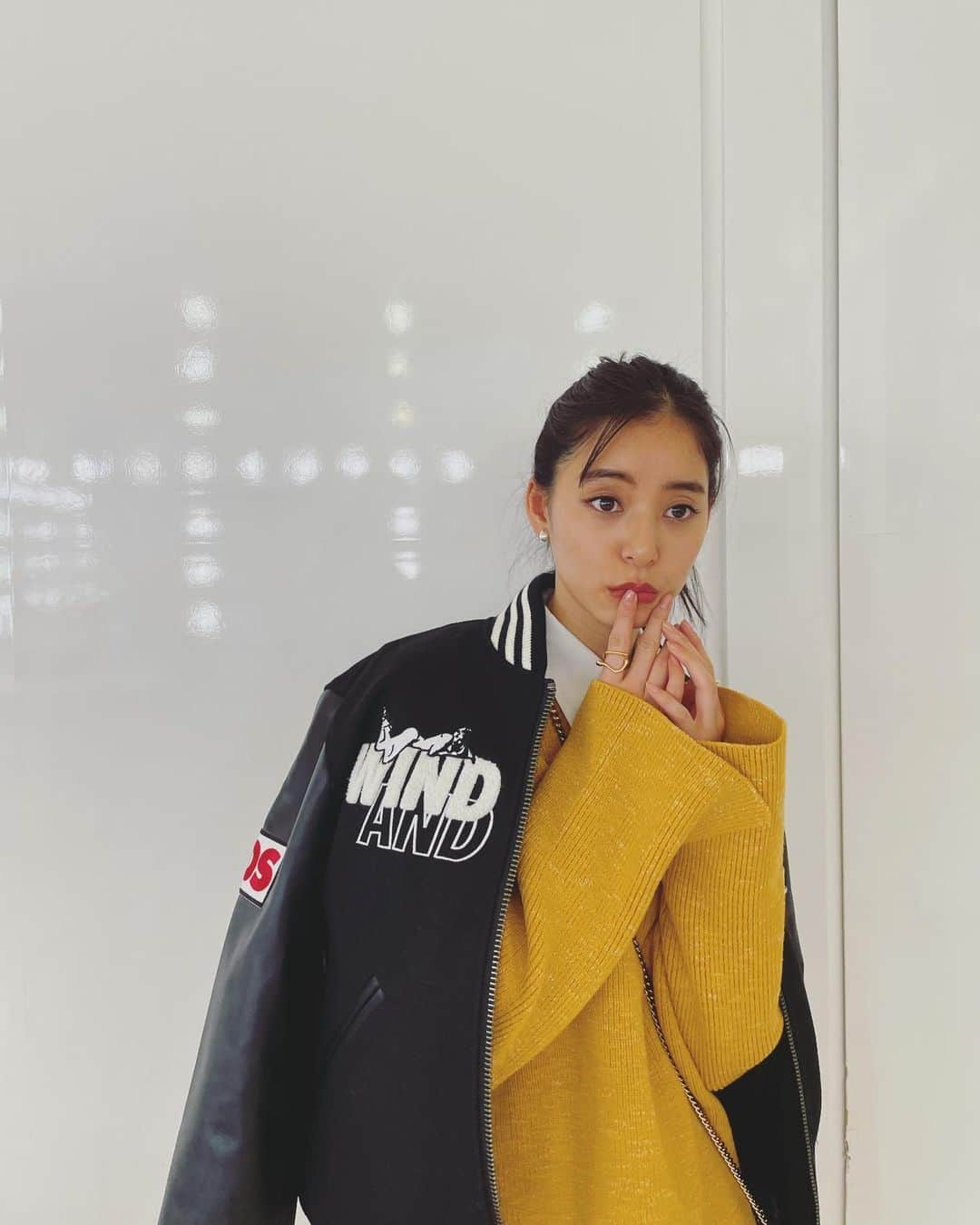 新木優子さんのインスタグラム写真 - (新木優子Instagram)「私服  jacket : @windandsea_wear  knit setup : @throw_by_sly  shirt : @amerivintage  earring : @knowhowjewelry  ring : @knowhowjewelry   寒い日もビタミンカラーで元気に☺️🍊」1月20日 0時00分 - yuuuuukko_