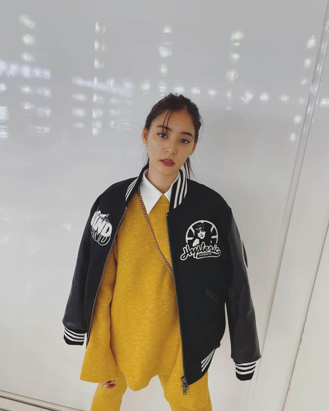 新木優子さんのインスタグラム写真 - (新木優子Instagram)「私服  jacket : @windandsea_wear  knit setup : @throw_by_sly  shirt : @amerivintage  earring : @knowhowjewelry  ring : @knowhowjewelry   寒い日もビタミンカラーで元気に☺️🍊」1月20日 0時00分 - yuuuuukko_