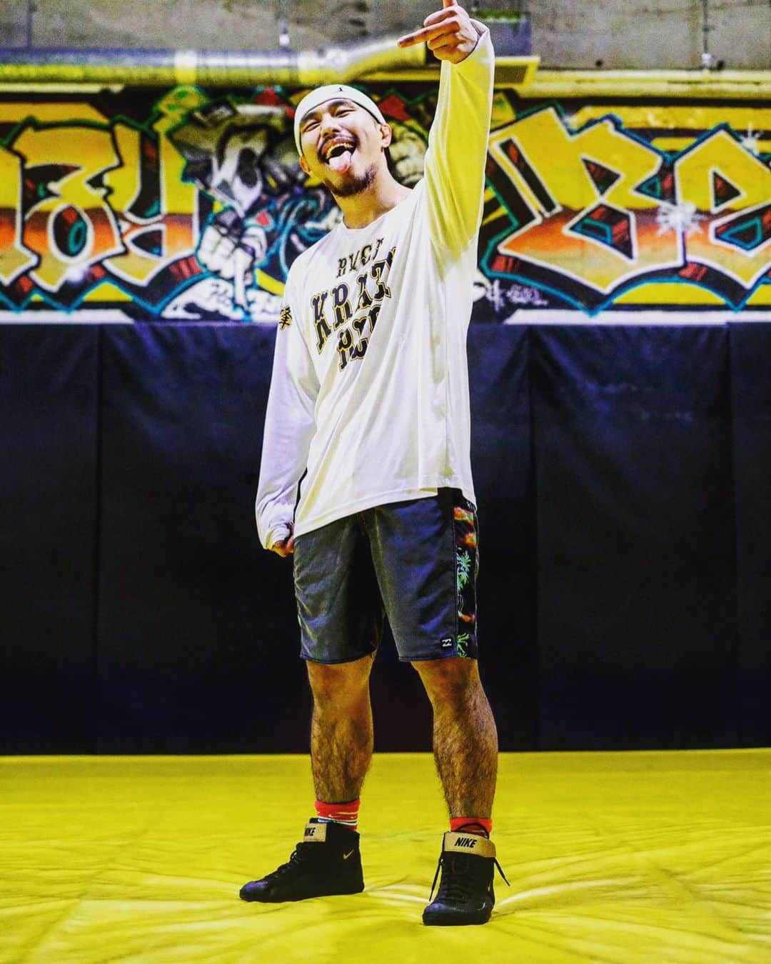 山本アーセンのインスタグラム：「自由に遊ばせてもらって有難う御座います🙏🏽🧠 @kobakenshiro  @rvcajapan  @rvca  @krazybee_official」