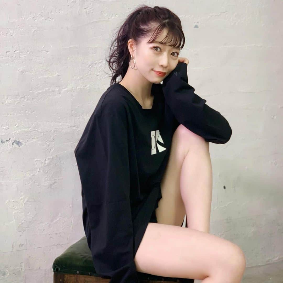 柏元萌華のインスタグラム：「. 𝓖𝓝 🌛🖤  #calvinklein  #photo#photography #makeup #camera#portrait #作品撮り #撮影会#ポートレート#カメラ#お家コーデ」