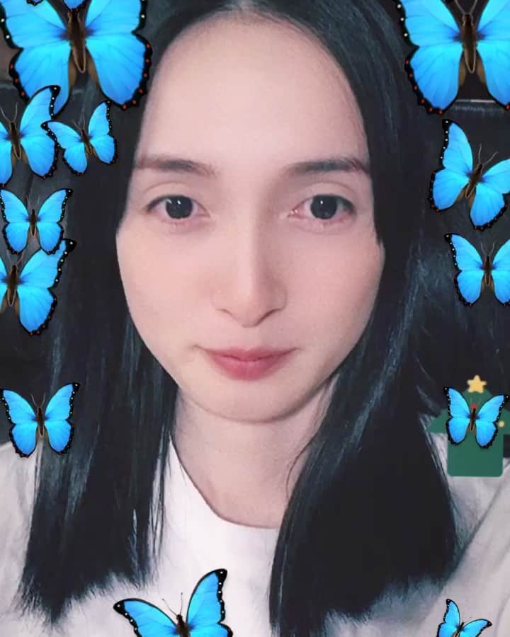 奥村佳恵のインスタグラム：「🦋🦋🦋 #goodnight  #🌙」