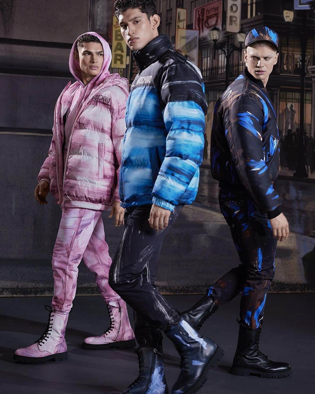 ジェレミー・スコットのインスタグラム：「WALK ON BY 👀 @moschino 📸 @marcus_mam」