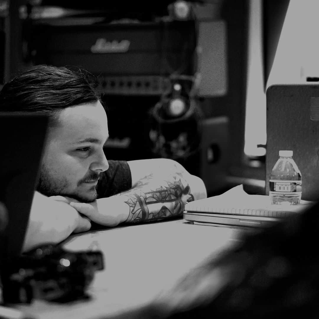 Of Mice & Menのインスタグラム：「“Defy” turns three today. Here’s some photos from the studio sessions making the album.   “Defy was the first time that we'd set up base in Southern California to create an album. Compared to a lot of other studios, @HowardBenson's studio had a lot of light, and we were able to be together outside a lot. Defy, as an album, is about remembering to let the light in so you can save some for the rainy days.” -@aaronpauley」