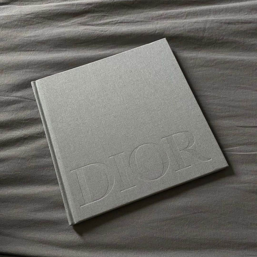 ジョナタン・ドス・サントスさんのインスタグラム写真 - (ジョナタン・ドス・サントスInstagram)「“En todo corazón duerme un sueño” Christian Dior 🤍」1月20日 9時49分 - jona2santos