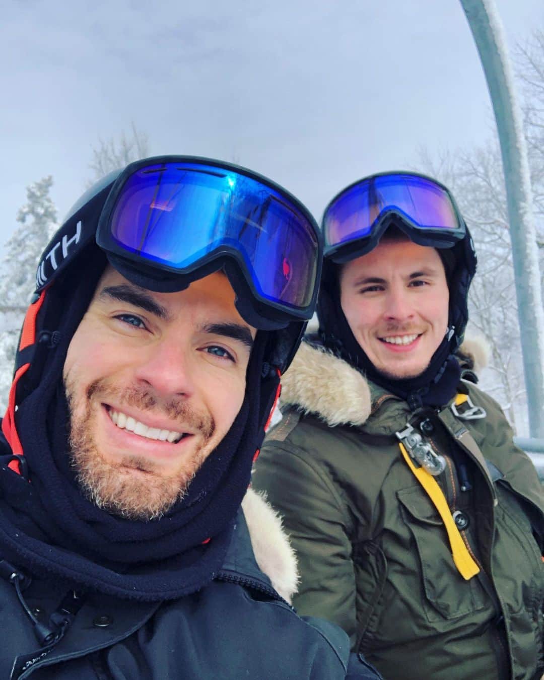 エリック・ラドフォードのインスタグラム：「From the ice to the mountain! 🎿 👬 🏔  #winter #skiing #husbands #loveislove #goodtimes」