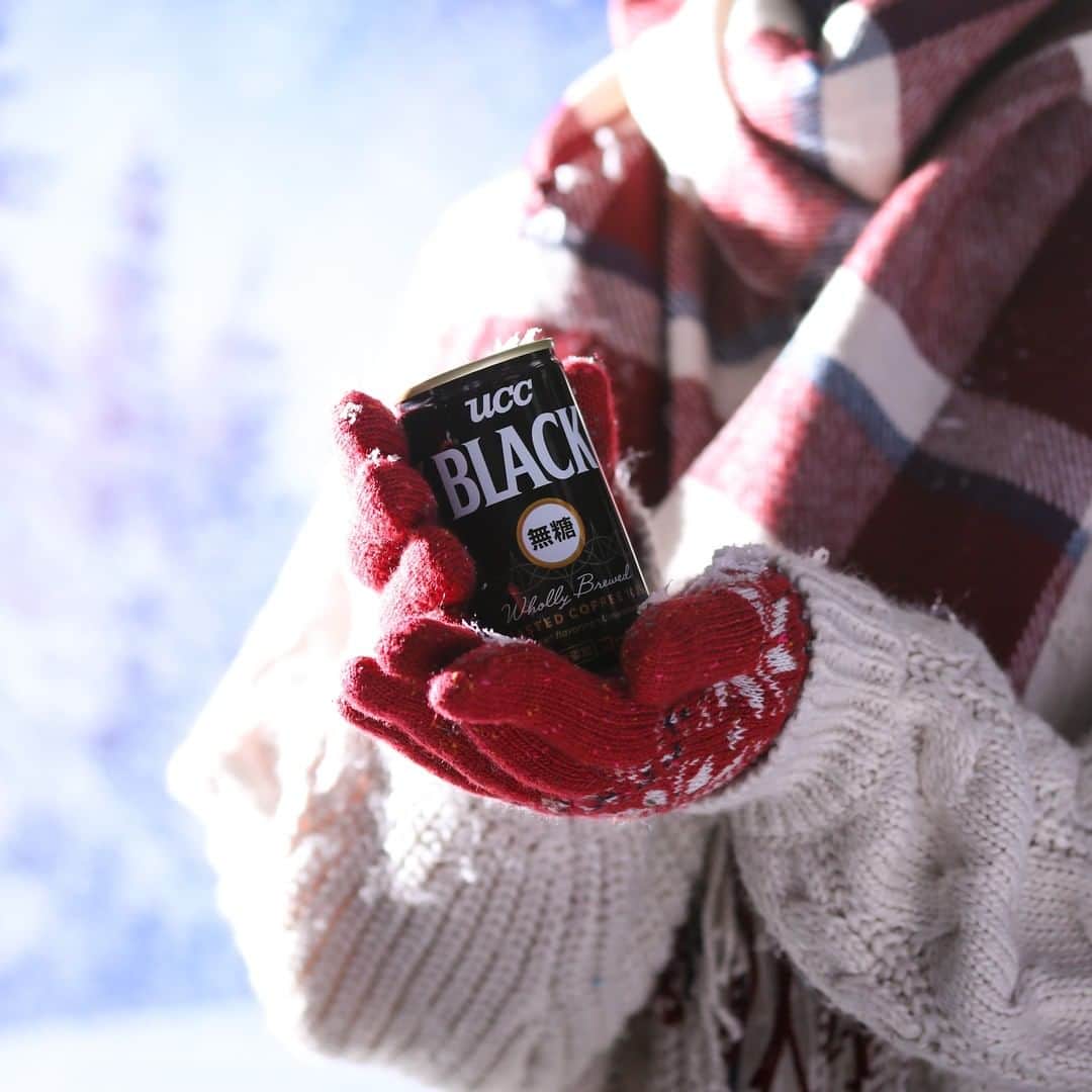 UCC上島珈琲さんのインスタグラム写真 - (UCC上島珈琲Instagram)「. ＼本日は大寒の日⛄️❄️／  寒さがさらに増し、一年で最も冷え込むと言われる時期になりましたね…！ そんな寒い日には、あったか〜いコーヒーであたたまりませんか❓ 風邪をひかないよう、マフラーや手袋で防寒もお忘れなきように🙌  しっかりと身体をあたためて、この冬を乗り越えましょう♪  #大寒 #真冬 #冬 #雪 #マフラー #手袋 #防寒 #コーヒー #ホットコーヒー #コーヒーブレイク #コーヒータイム #家淹れコーヒー #コーヒーのある暮らし #コーヒー好きな人と繋がりたい #コーヒー大好き #コーヒー豆 #コーヒー部 #coffee #coffeetime #coffeelover #coffeegram #coffeestyle #ucc #ucc上島珈琲 #uccコーヒー」1月20日 10時11分 - uccueshimacoffee