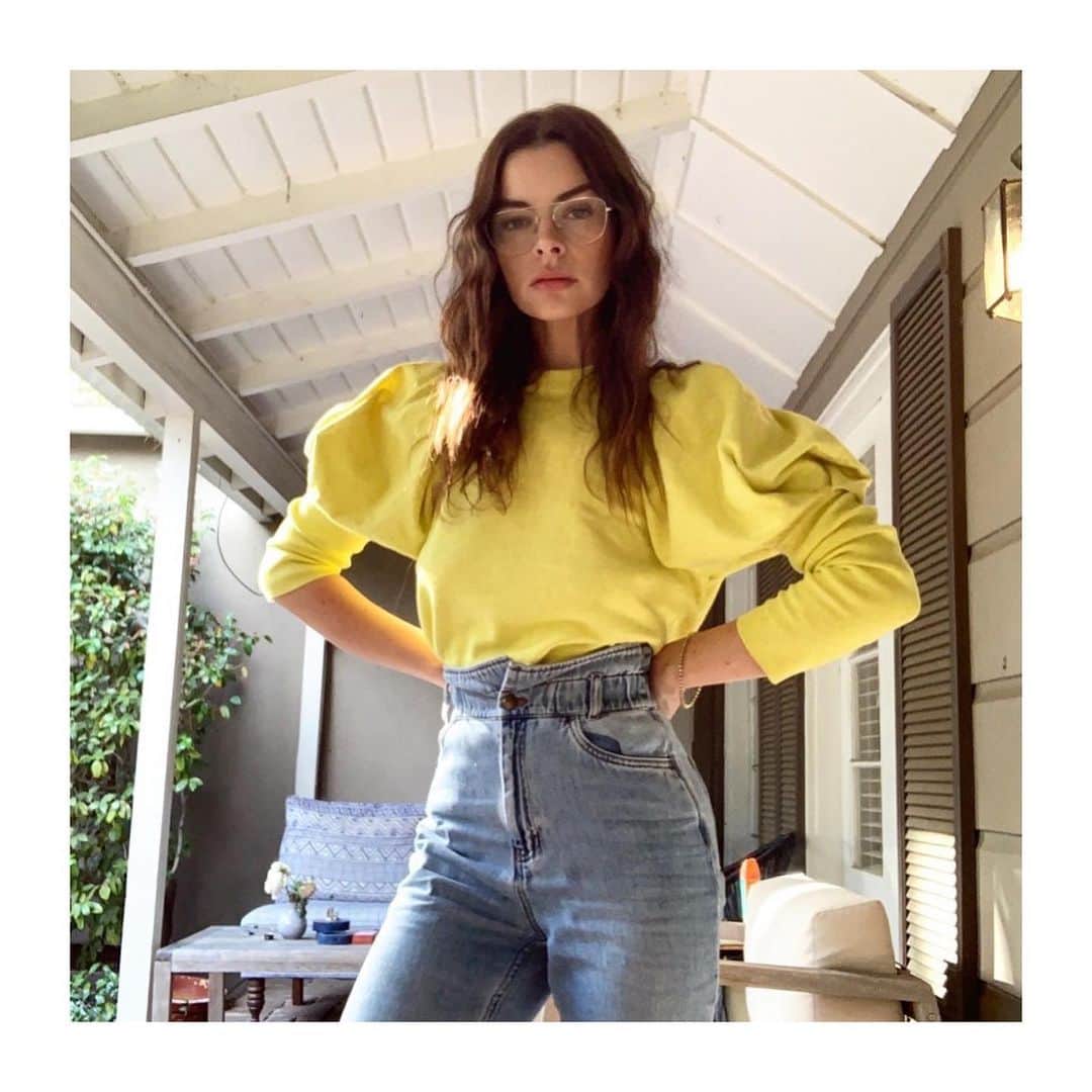 のインスタグラム：「Instant mood-lifter ✨ The gorgeous @kellyoxford in our Kali sweater. #MISAworld」