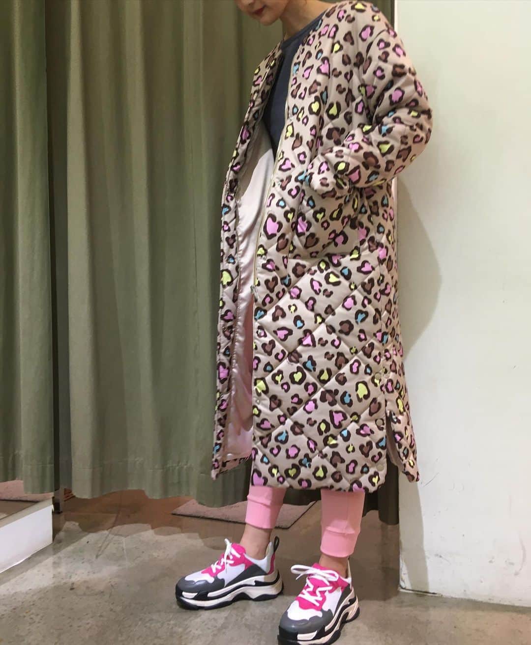 GATHER yamatoのインスタグラム：「・ 本日1/20(水)は 〝お客様感謝デー〟 税込1万円以上のご購入毎に 5％の金券バックです✨ ・ 〜gray×pink〜 ・ 寒い日が続いていますが 少し早めに春の気分をまといたいところ🍃 アウターは暖かいものを選び、 まずはお色から🌸 ・ ━━━━━━━━━━━━━━━ ベンチコート #Ninamew ￥40,000＋tax ・ バックリボンニット #Ninamew ￥16,000＋tax ・ スウェットパンツ #Ninamew ￥15,000＋tax→50％off‼️ ━━━━━━━━━━━━━━━ ・ ・ #ギャザー #GATHER #ギャザー大和店 #GATHER大和店」