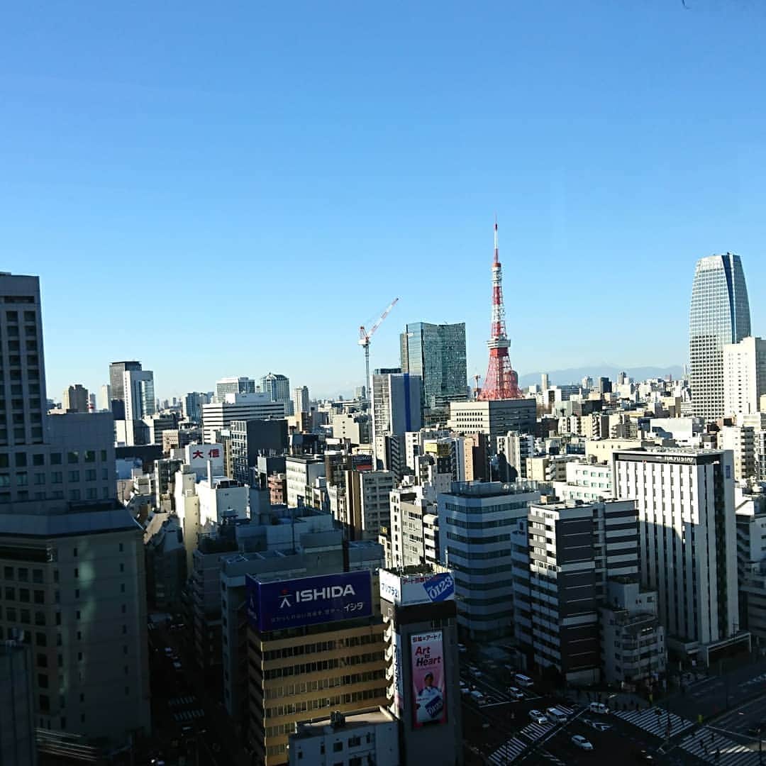 くぼてんきさんのインスタグラム写真 - (くぼてんきInstagram)「はれたわー  #東京タワー #空青いわー #寒いわー #わーわーわー」1月20日 10時28分 - kubotenki
