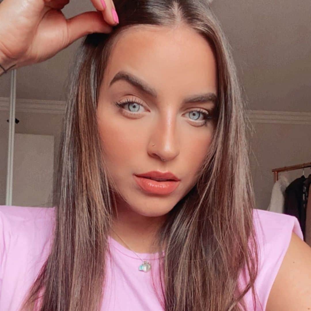 Bruna Unzuetaのインスタグラム：「Que horas ceis tão vendo essa fotin aqui?」