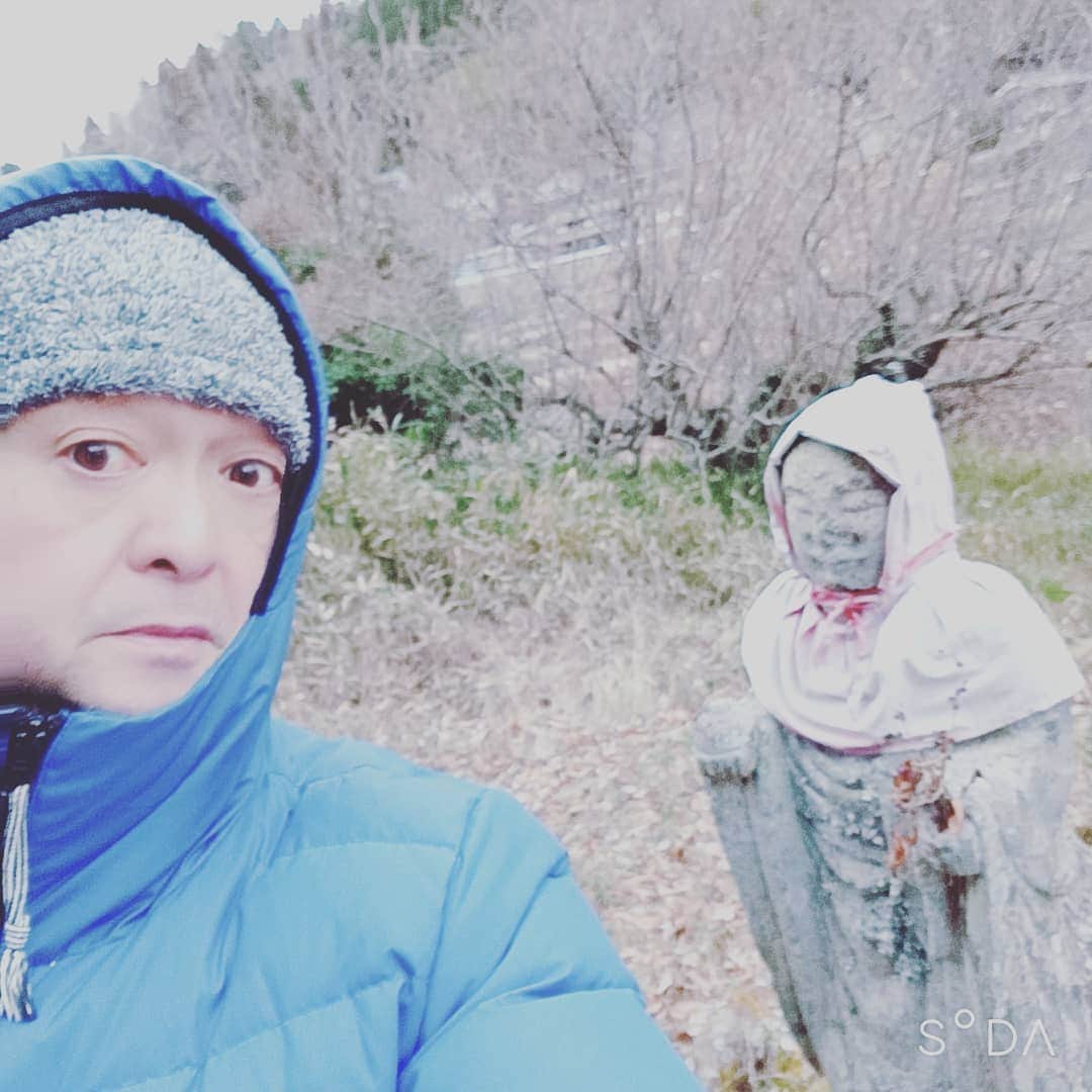 松本隆博のインスタグラム：「。 今日も早朝ウォーキング。 氷つららが溶けません。 (^_^) 今日も一日、健康的に 過ごします(最近毎日夜8時 には寝てる(^_^)  ～人生遊歩道～」