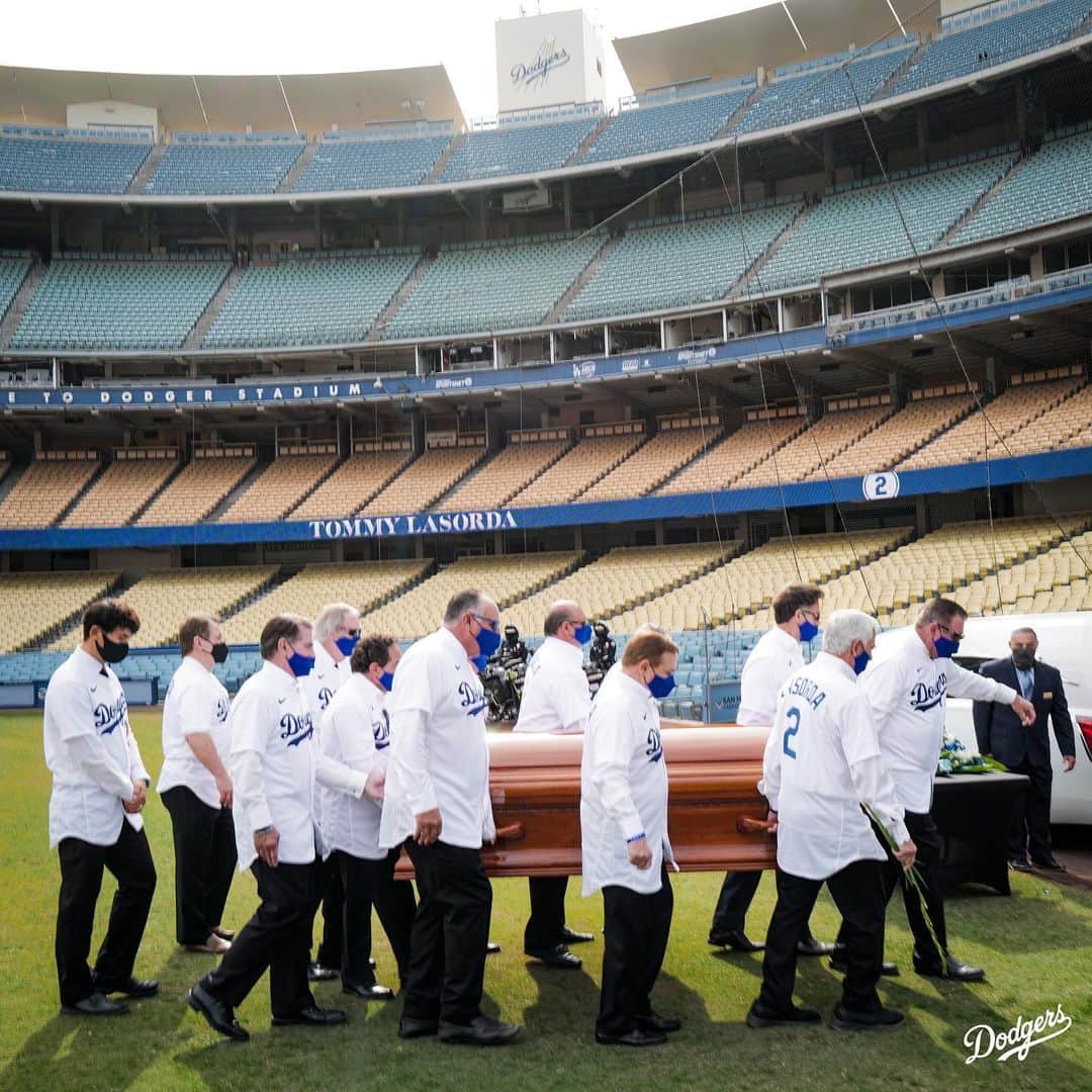 Los Angeles Dodgersさんのインスタグラム写真 - (Los Angeles DodgersInstagram)「"I bleed Dodger blue and when I die, I'm going to the big Dodger in the sky."⁣ ⁣ Friends and family of Tommy Lasorda gathered today at Dodger Stadium to pay their respects to the Hall of Fame manager.」1月20日 10時37分 - dodgers