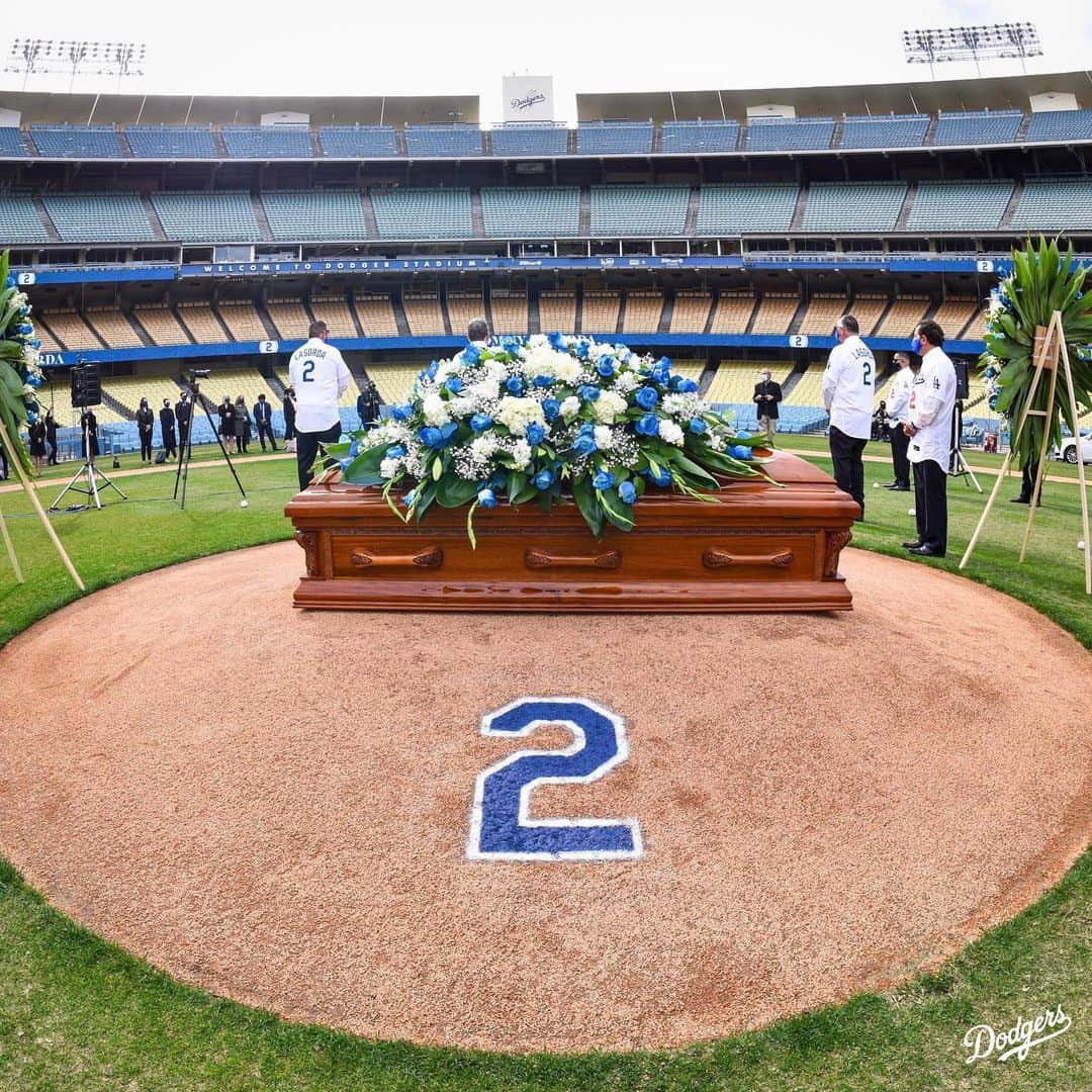 Los Angeles Dodgersさんのインスタグラム写真 - (Los Angeles DodgersInstagram)「"I bleed Dodger blue and when I die, I'm going to the big Dodger in the sky."⁣ ⁣ Friends and family of Tommy Lasorda gathered today at Dodger Stadium to pay their respects to the Hall of Fame manager.」1月20日 10時37分 - dodgers