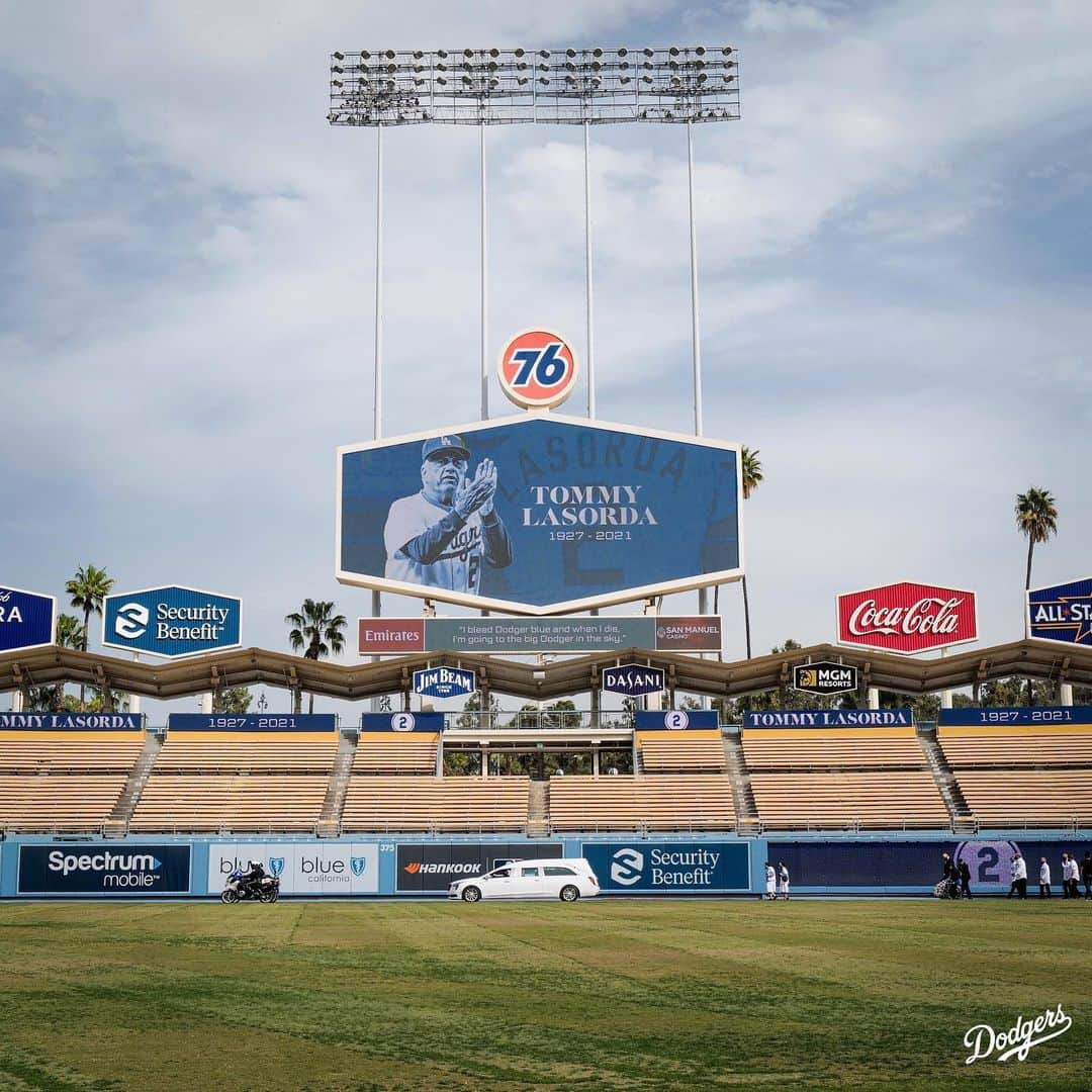 Los Angeles Dodgersさんのインスタグラム写真 - (Los Angeles DodgersInstagram)「"I bleed Dodger blue and when I die, I'm going to the big Dodger in the sky."⁣ ⁣ Friends and family of Tommy Lasorda gathered today at Dodger Stadium to pay their respects to the Hall of Fame manager.」1月20日 10時37分 - dodgers