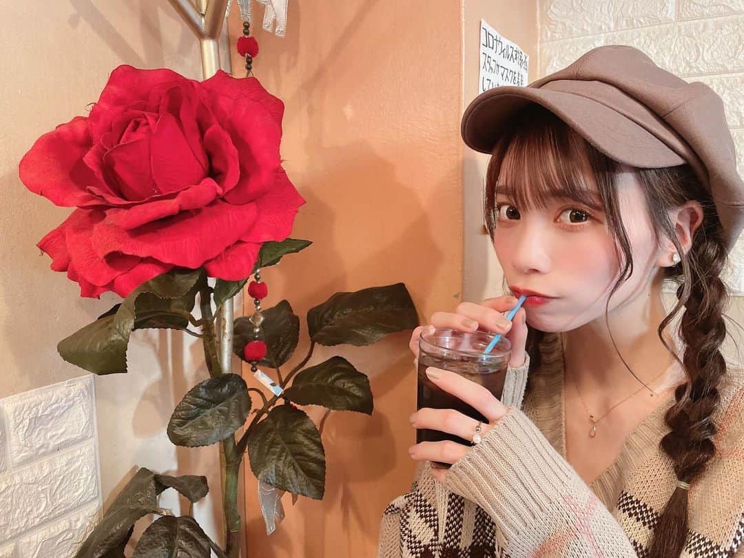 宇佐美幸乃さんのインスタグラム写真 - (宇佐美幸乃Instagram)「お花ばっか見ないでよね😜  #ricecafe #idol #selfie #自撮り　#icecoffee #三つ編み　#rose #cafestagram #instalike #instagram #instagood #followｍe」1月20日 10時53分 - usami_yukino