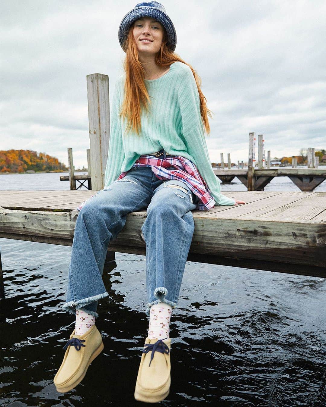 American Eagleのインスタグラム：「Daydreaming of sunshine, hot temps, & when this water will be warm enough to swim in 😎💭」