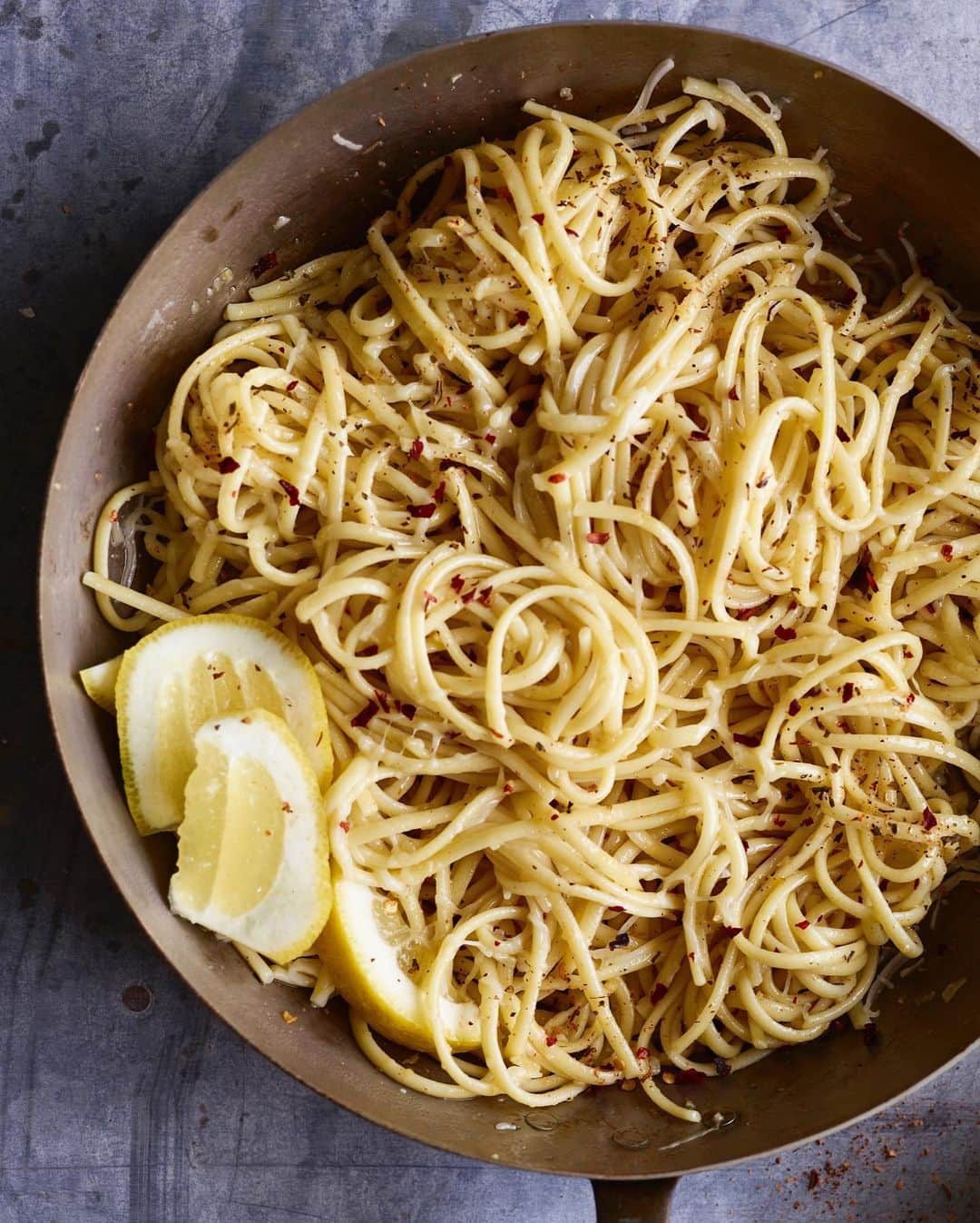 Gaby Dalkinのインスタグラム：「New normal is asking myself what can I make in 10 mins flat!! Tonight it’s all about my fav lemon cheesy garlic pasta and OMG it truly hits the spot!! https://bit.ly/2KvwmUJ」