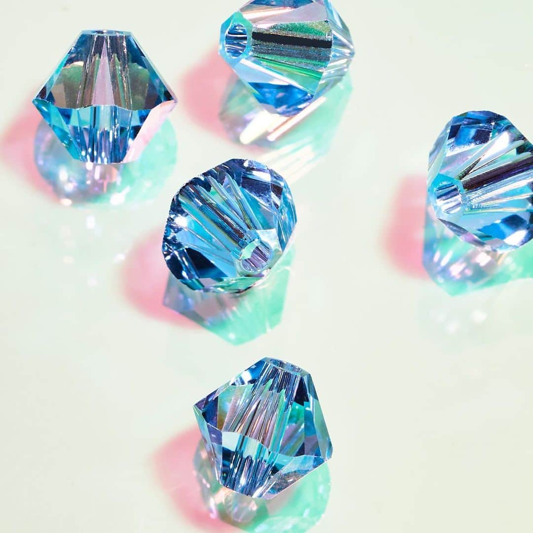 SWAROVSKIさんのインスタグラム写真 - (SWAROVSKIInstagram)「Dive deep into our collection of shimmering Crystal Beads, and you'll find this light-catching Aquamarine hue. Cue a sense of wanderlust and dreaming of distant shores. #Swarovski」1月20日 2時10分 - swarovski