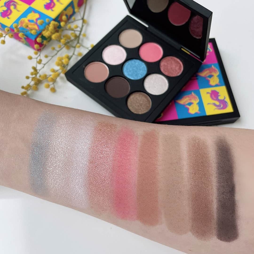 のインスタグラム：「Create Your Own Luck with limited-edition Eye Shadow x 9: Sea Of Plenty. This artful palette of nine rich, on-trend shades was made to make your lids POP this Lunar New Year. #MACMoonMasterpiece #MACLunarNewYear   #Regram @abb_artist #maccosmeticstaiwan」