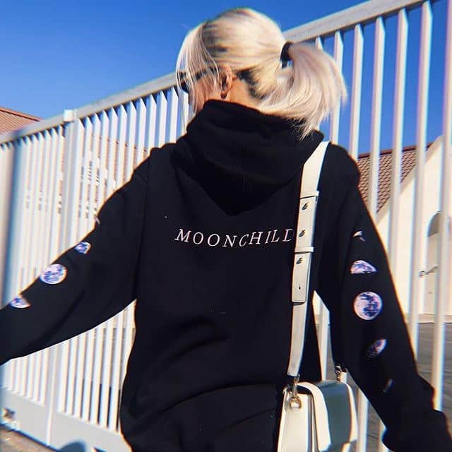 ゲスのインスタグラム：「going through phases 🌑🌒🌓🌔🌕 @nikizefanya x @guessoriginals ‘Moonchild’ capsule available now #GUE88 #GUESSOriginals (📸: @juliannnflores)」