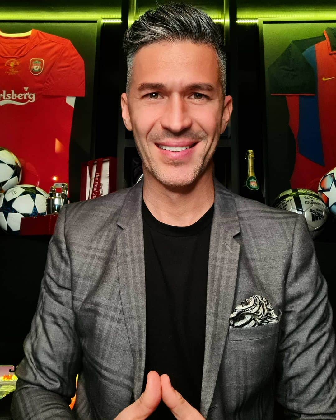 ルイス・ハビエル・ガルシア・サンスのインスタグラム：「BACK IN BUSSINES !!  Winter Transfer Market. Rumors. New Signings. Champions League and more...  #MoreThanaGame #CBSsports #cbsallaccess」