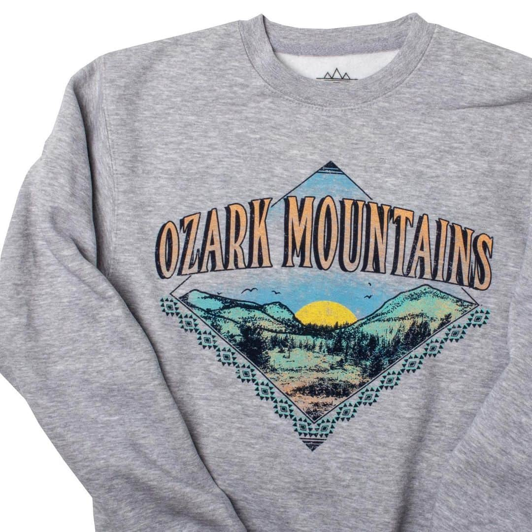 アルトゥルさんのインスタグラム写真 - (アルトゥルInstagram)「Destinations Sweatshirts Collection. Link in profile.  #ozark #ozarks #ozarkmountains #ozarktrail #altru  #altruapparel」1月20日 2時33分 - altruapparel