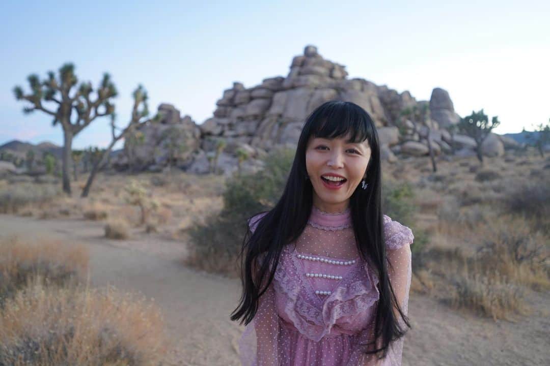 のインスタグラム：「よっ！腹減った…。 #maricahase  #2021  #joshuatree  #penthousepet  #japanesegirl  #model  photo by @hirohappytour    Have a sexy day🥰」