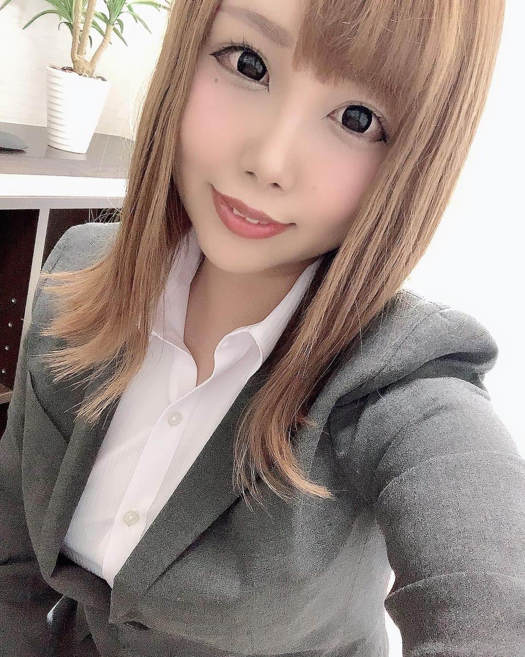 瀬乃ひなたさんのインスタグラム写真 - (瀬乃ひなたInstagram)「エキストラでOLの格好したよ◡̈☆ . . . #kawaii #av #av撮影  #撮影 #av女優 #ol #スーツ #自撮り #自撮り女子 #自撮り界隈 #セクシー女優」1月20日 2時38分 - hinapiyosanchi