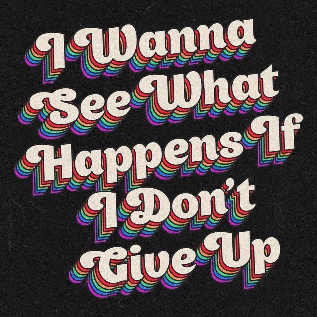 ガブリエル・ダグラスのインスタグラム：「don’t let the hard days win, don’t let them defeat you. don’t you quit. don’t give up. push past the challenges, the setbacks, and keep going. you can either have regret or you can achieve, inspire, overcome.  so be an overcomer. don’t give up. keep going🧡」