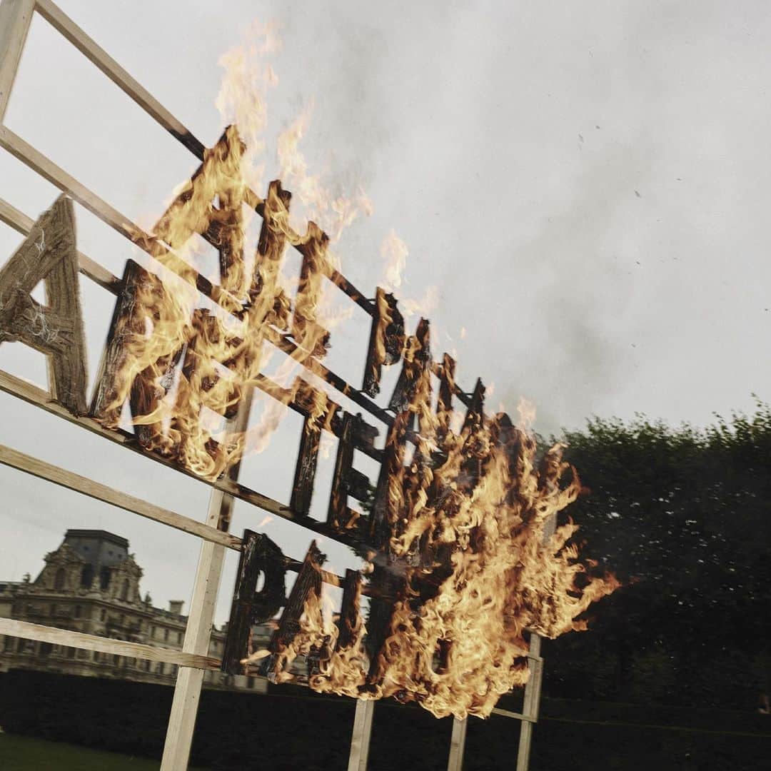 イーチ x アザーのインスタグラム：「Fire Poem - R.Montgomery. EACH OTHER runway show - Garden of the Louvre. #EACHxOTHER」