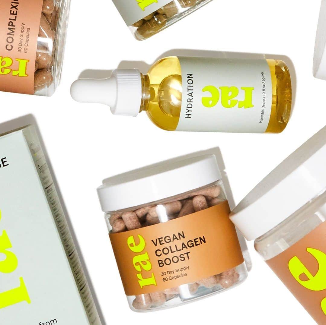 ジューン・ダイアン・ラファエルのインスタグラム：「So many comments about my skin being at max glow this weekend at the NYNJ retreat.  Do not sleep on @raeforwellness' nourishing vegan supplements. Rae and their incredible founder believes well-being is for everyone and gives 5% of every purchase to @girlsinc, the non-profit organization that inspires girls to be strong, smart and bold through direct service and advocacy.#ad」