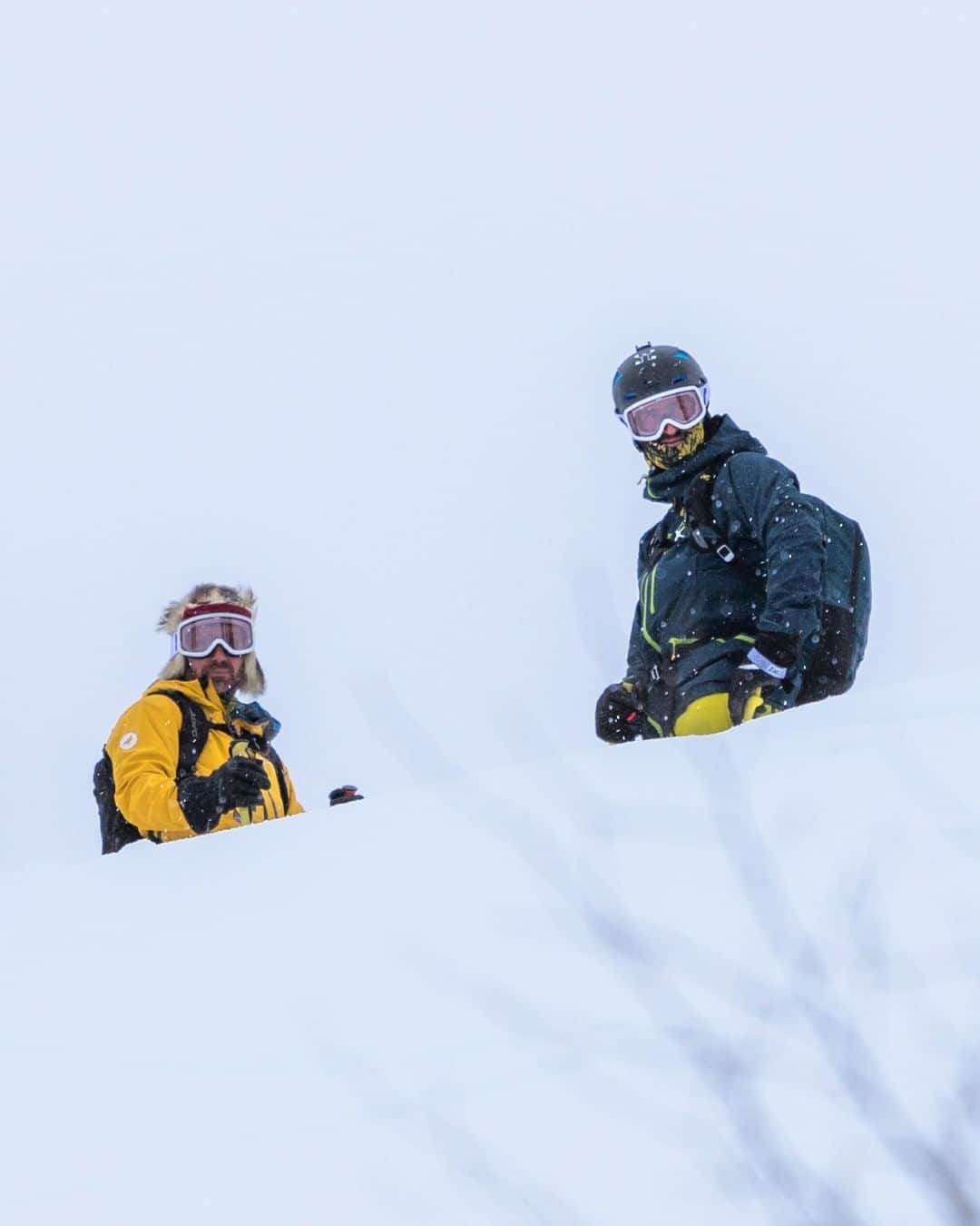 ミレーのインスタグラム：「1️⃣ Check out your line... 2️⃣ Smash it!  📷 @guillaume_saenz @mattviveau   #MilletRiseUp」