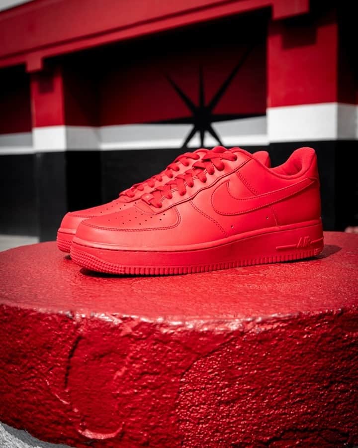 Foot Lockerのインスタグラム：「RED ALERT 🚨 🚨  Grab this scorching #Nike AF1 Low online!」