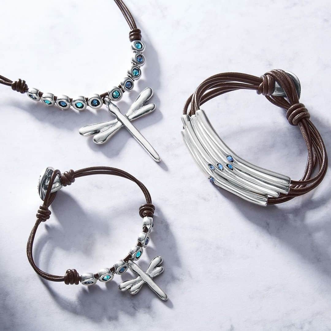 のインスタグラム：「Nos encanta la combinación de cuero, plata y cristal de Swarovski ✨. ¿Cuánto te gusta a ti? 🤗 #ColecciónFreedom #unode50   We love the leather, silver and Swarovski crystal combination✨. How much do you like it? 🤗 #FreedomCollection #UNOde50」