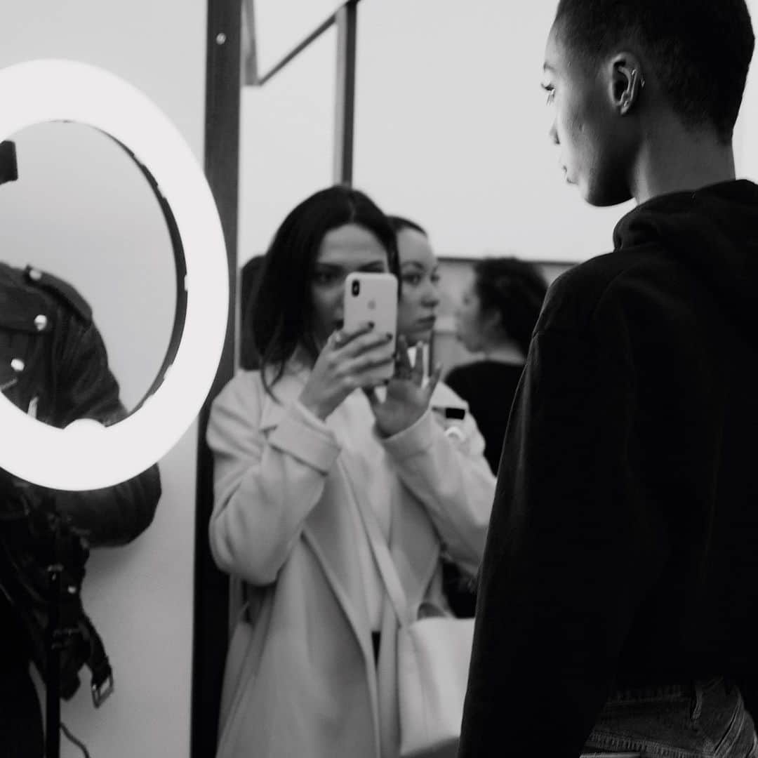 イーチ x アザーのインスタグラム：「Backstage EACH OTHER show #EACHxOTHER」