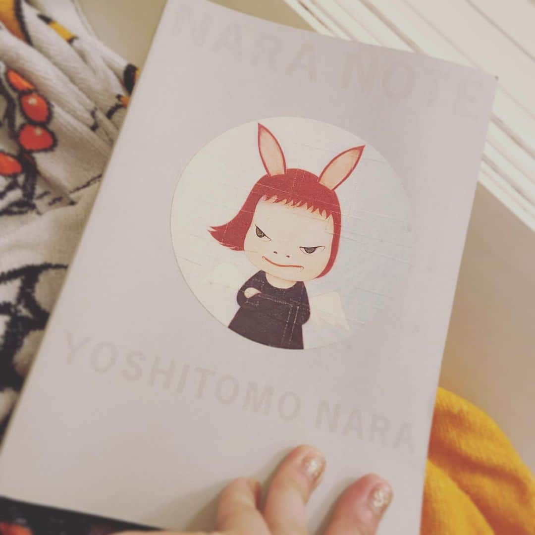 梶有紀子さんのインスタグラム写真 - (梶有紀子Instagram)「. 一気に読了📕 . 制作に苦悩しながらもワクワクできる感覚を思い出せた🤔 . みんな違うけどみんな同じ . そんな気持ちになれました . #奈良美智 #NARANOTE . . . #梶有紀子 #yukikokaji #シンガーソングライター #弾き語り #ギター弾き語り #ギター女子 #ギター好きな人と繋がりたい #jpopmusic #japanesemusician #singerslife #japanesesong #音楽好きな人と繋がりたい #instamusiciansdaily #musiciandaily #音楽家 #日常の幸せ #シンガーソングライターと繋がりたい」1月20日 3時06分 - kajiyukiko1112