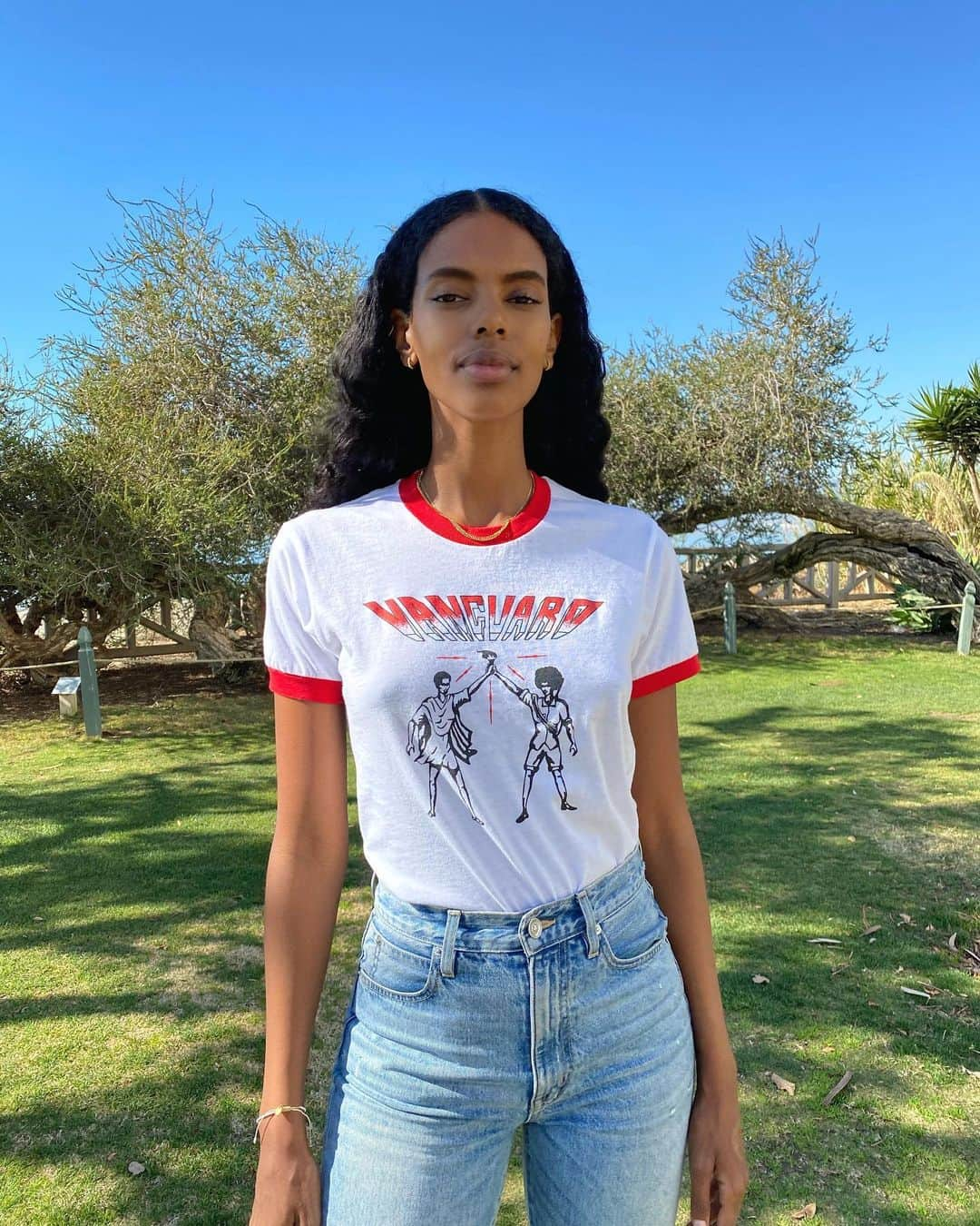 グレースマハリーさんのインスタグラム写真 - (グレースマハリーInstagram)「@mamabanna always pulls thru by connecting Eritrean history to new fits 🔥👕🇪🇷   —👇🏾reposted caption 👇🏾—  The uprisings in June inspired us all to demand change in our immediate communities and search for better answers than the ones given to us. ⠀ ⠀ In our own research, we discovered a series of magazines written in the 1970s, called Vanguard, that published monthly updates on the Eritrean Struggle for Independence. These magazines share much of the ideology behind the socialist, communal & anti-imperialist movement, ideals which have become wildly relevant today as we reimagine our future as Black people in America & in the world. ⠀ ⠀ Inspired by the grassroots nature of these magazines, we designed the Vanguard Collection in the vintage hand-drawn style of the 70s. When you wear this collection, we want you to be reminded that you come from a long line of Vanguards, and feel encouraged to continue propelling us forward, as mama and baba did before you. 🙏🏾✊🏾⠀ ⠀ Designed by @welike____ ⠀ Creative direction @banniakabread」1月20日 3時17分 - gracemahary