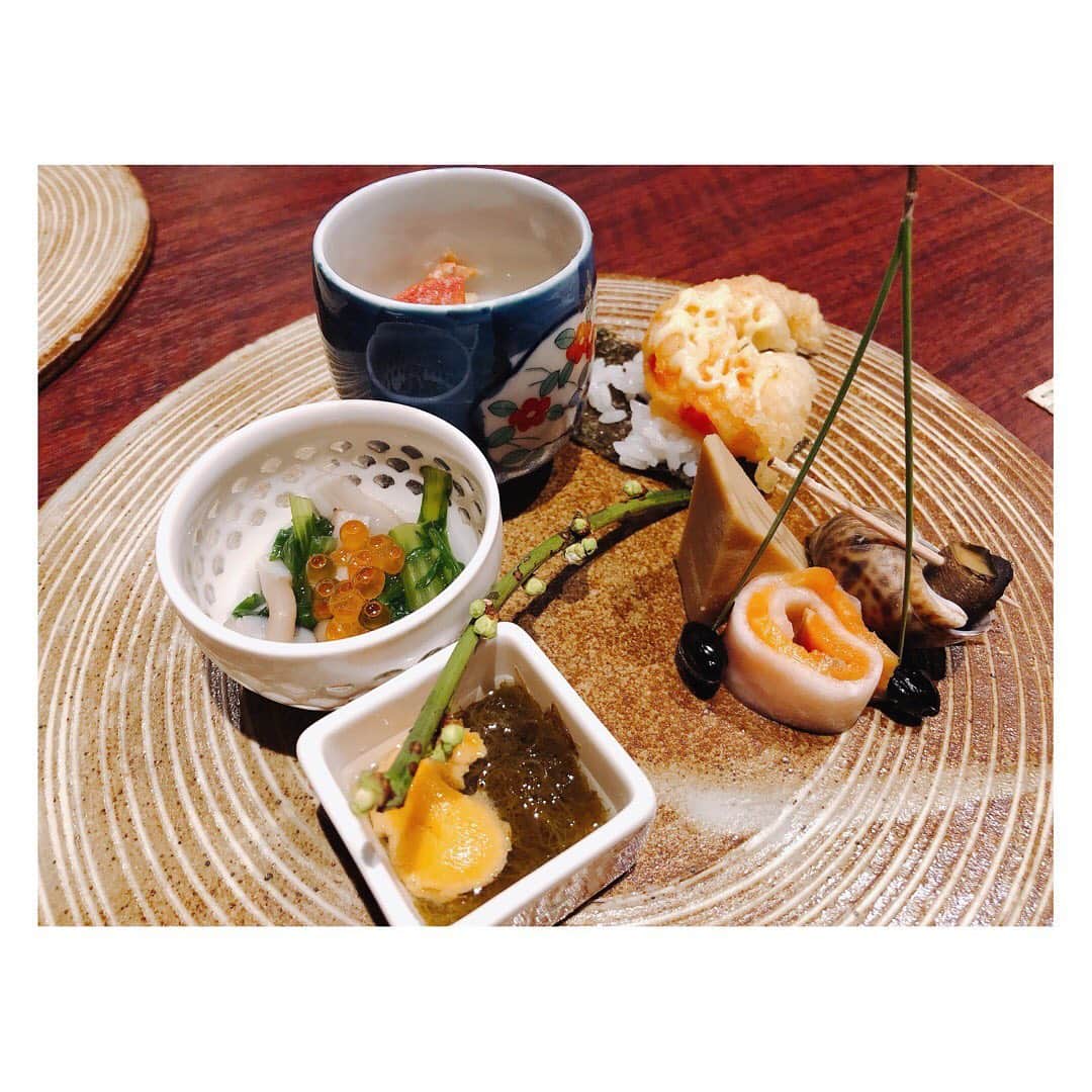 箕田 みなみのインスタグラム：「新年会で、しょうへい3000✨✨ もうコスパ神！！👏 ほんでもって美味しいのなんのって😍🙏🌸✨✨ 2枚目→おちゃめなオーナーさん😂 ・ ・ #しょうへい3000  #新年会 #女子会 #大阪 #心斎橋グルメ #大阪グルメ」
