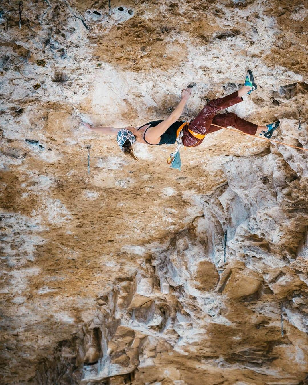 シャーロット・デュリフさんのインスタグラム写真 - (シャーロット・デュリフInstagram)「Horizontal roofs and vertical slabs are my two favorite rockclimbing terrains, somehow 😆  The first one was perfectly captured by @jess_talley @jonglassberg @louderthan11 during our few days up in Mt Potosi, NV. Check out my previous post for the video of this awesome route showed here : Pranayama extension, 5.13c / 8a+.  Talking about favorite stuff, limestone is my favorite rock to climb on and Nevada seems to have a whole lot of it (look at all the pictures to see for yourself!)  @petzl_official @mountainhardwear @eb_climbing @volxholds @luxov_connect」1月20日 3時25分 - chadurif