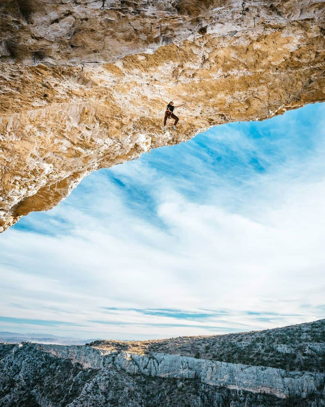 シャーロット・デュリフさんのインスタグラム写真 - (シャーロット・デュリフInstagram)「Horizontal roofs and vertical slabs are my two favorite rockclimbing terrains, somehow 😆  The first one was perfectly captured by @jess_talley @jonglassberg @louderthan11 during our few days up in Mt Potosi, NV. Check out my previous post for the video of this awesome route showed here : Pranayama extension, 5.13c / 8a+.  Talking about favorite stuff, limestone is my favorite rock to climb on and Nevada seems to have a whole lot of it (look at all the pictures to see for yourself!)  @petzl_official @mountainhardwear @eb_climbing @volxholds @luxov_connect」1月20日 3時25分 - chadurif