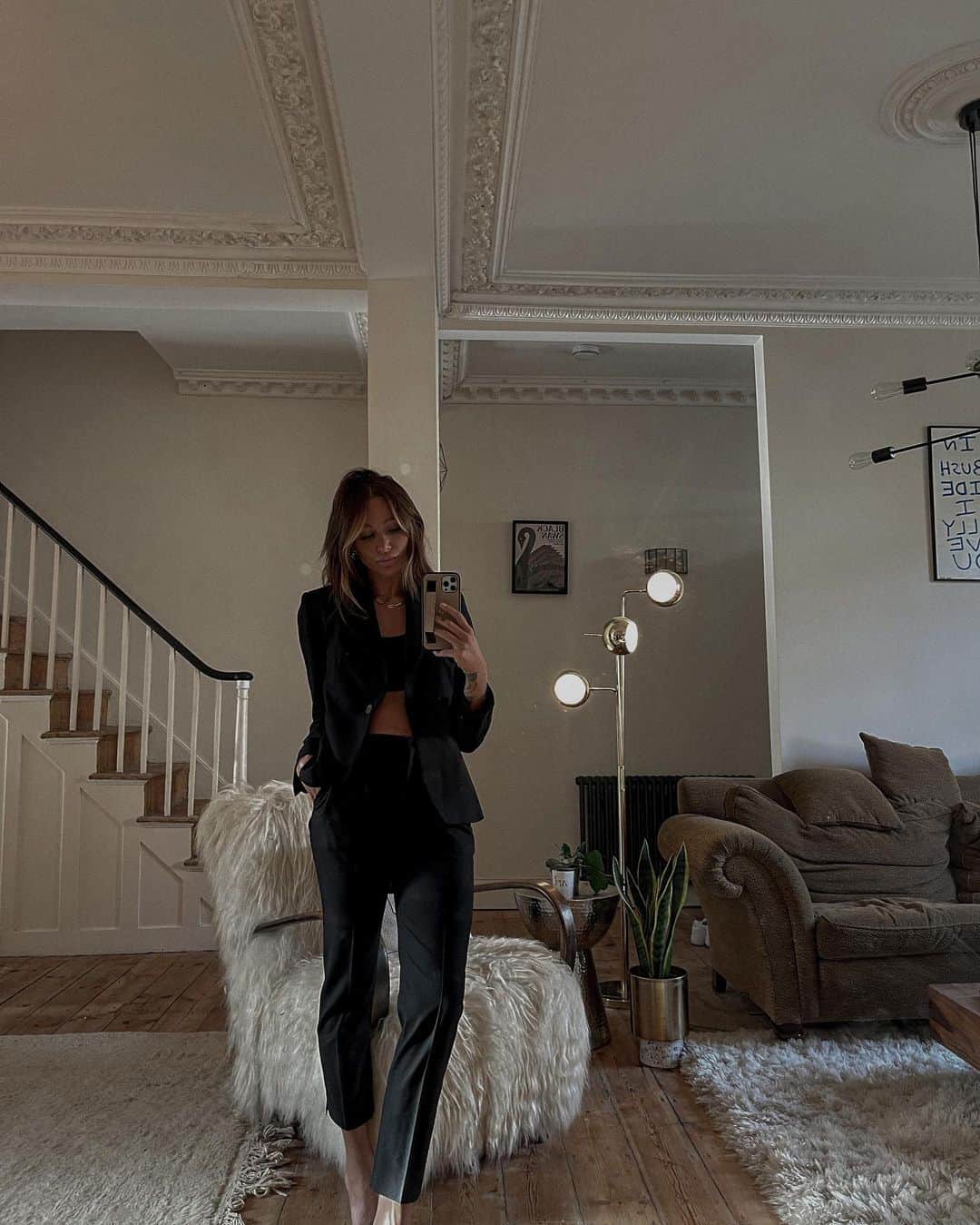 ルー・ティーズデールのインスタグラム：「I get my highs off lightroom presets 💊 New Low Exposure collection from @aimeekriskros ... the original pic is at the end of the swipe set ➡️ - suit from @zara  - preset @presetteshop」