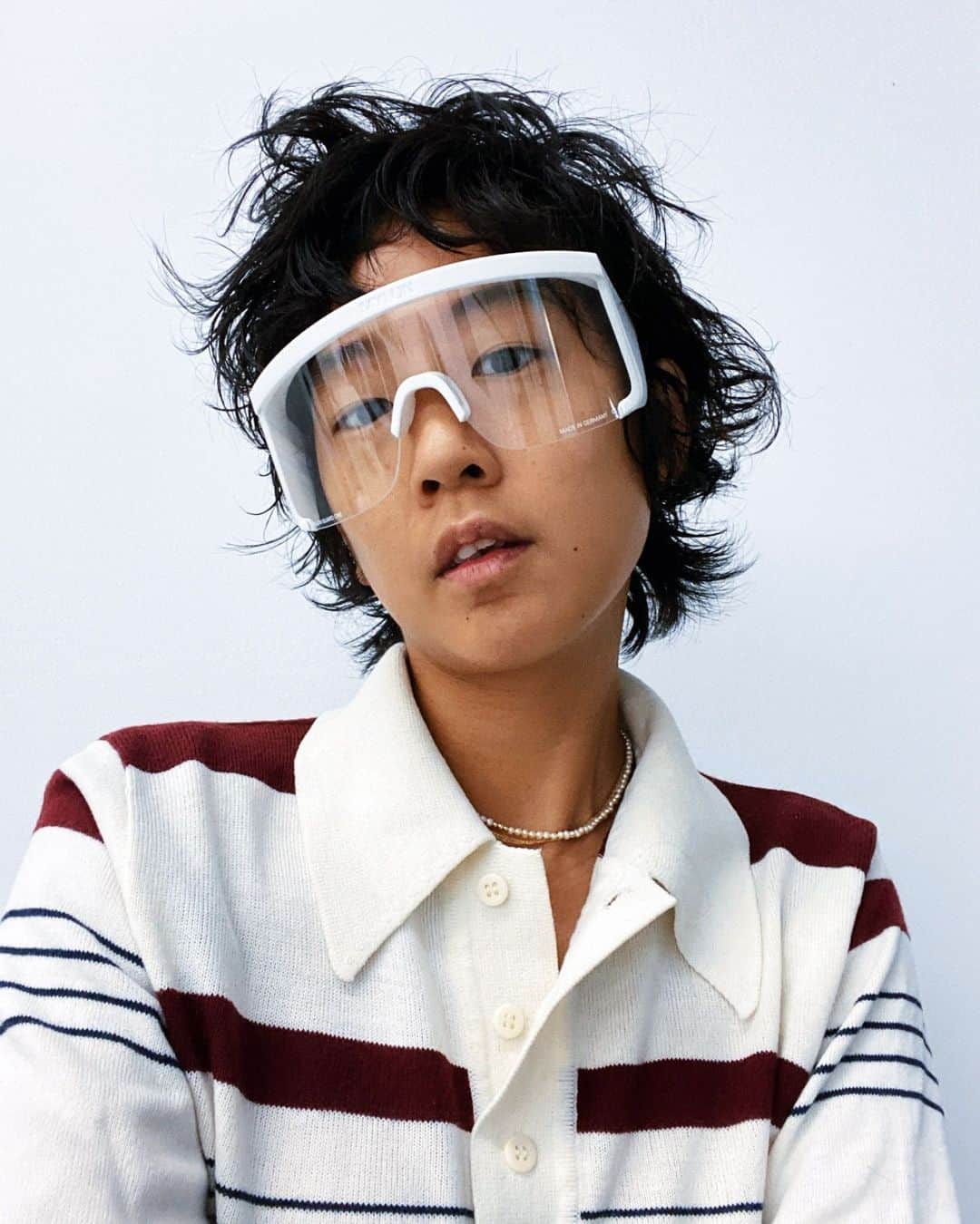 のインスタグラム：「MY GUARD ONE with Masami Hosono – The hairstylist and creative director at renowned hair saloon Vacancy Project talks about their approach to building trust and fast cuts, as well as the importance of looking cute in protective gear.   Read the full interview on MYKITA JOURNAL via link in Bio. __ #mykitajournal #mylonguardone #guardone #ppe」