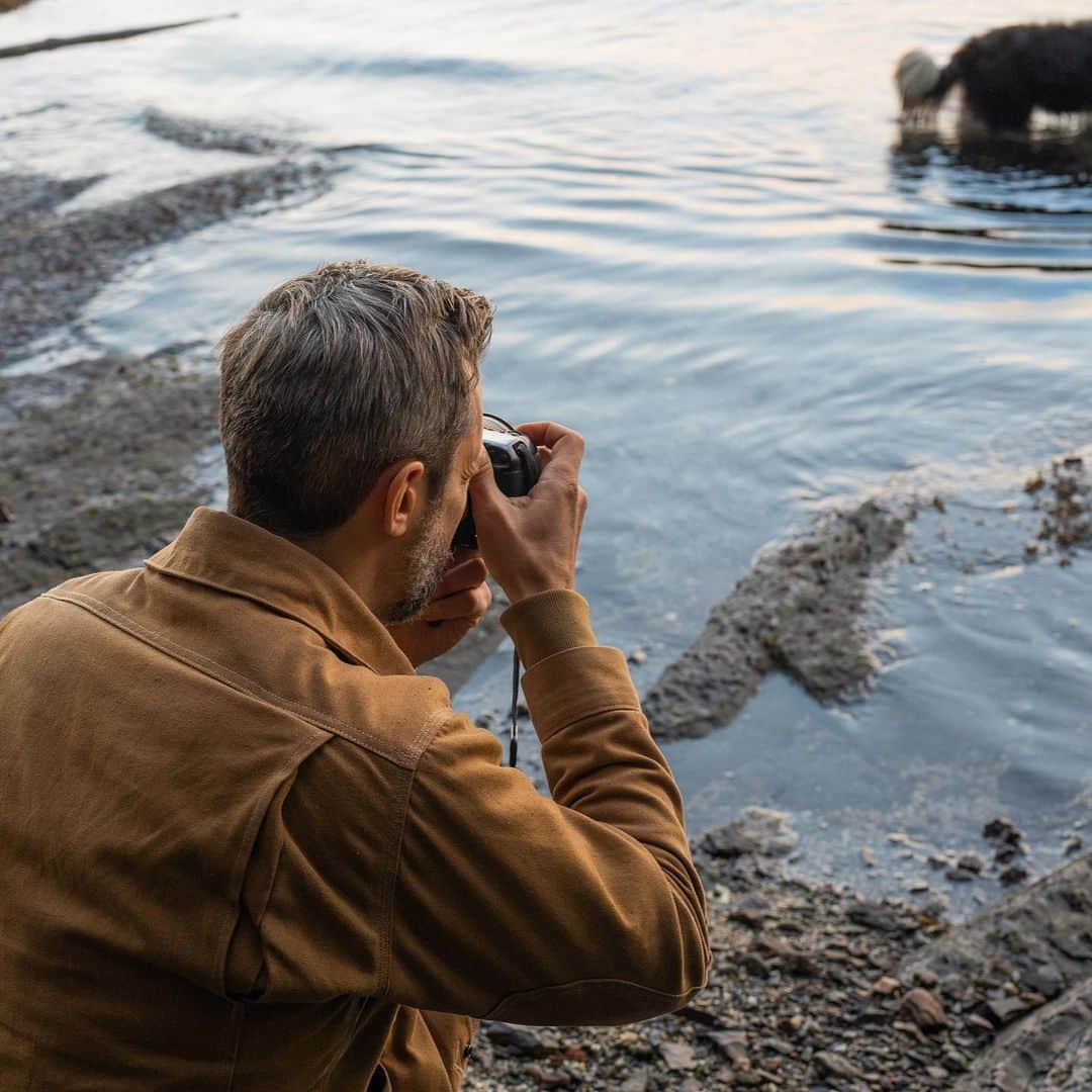 Andrew Knappのインスタグラム：「Here’s me taking a photo of Momo, WHAT A SURPRISE (📸: @shayd_johnson)  I love this platform. The connections it creates, the career it has shaped, and the places I’m able to go because of all of that. As much as the algorithm loves a clever photo of a cute dog, my heart has always aligned with something a little deeper, something that seeks connection. I believe there’s room for both and it’s always a pleasure trying to strike that balance.  I want to thank everyone who continues to support me, even through my musings and self-discovery, even if it isn’t always the cute dog photos that originally lured you in. Dogs have become an integral part of my life and work, and I don’t see this changing any time soon. I’m grateful for you.  Life has a way of changing us, of showing us its many paradigms. Somehow, social media has a way of steering us away from that truth. As we become engaged, we strive to be “one thing”, and it’s increasingly difficult to explore our multifaceted impulses. So I guess I’m here to remind myself (and anyone who wants to hear it) to explore those impulses, those truths.  Be curious, be true, and have fun. Express the things that social media can’t.」