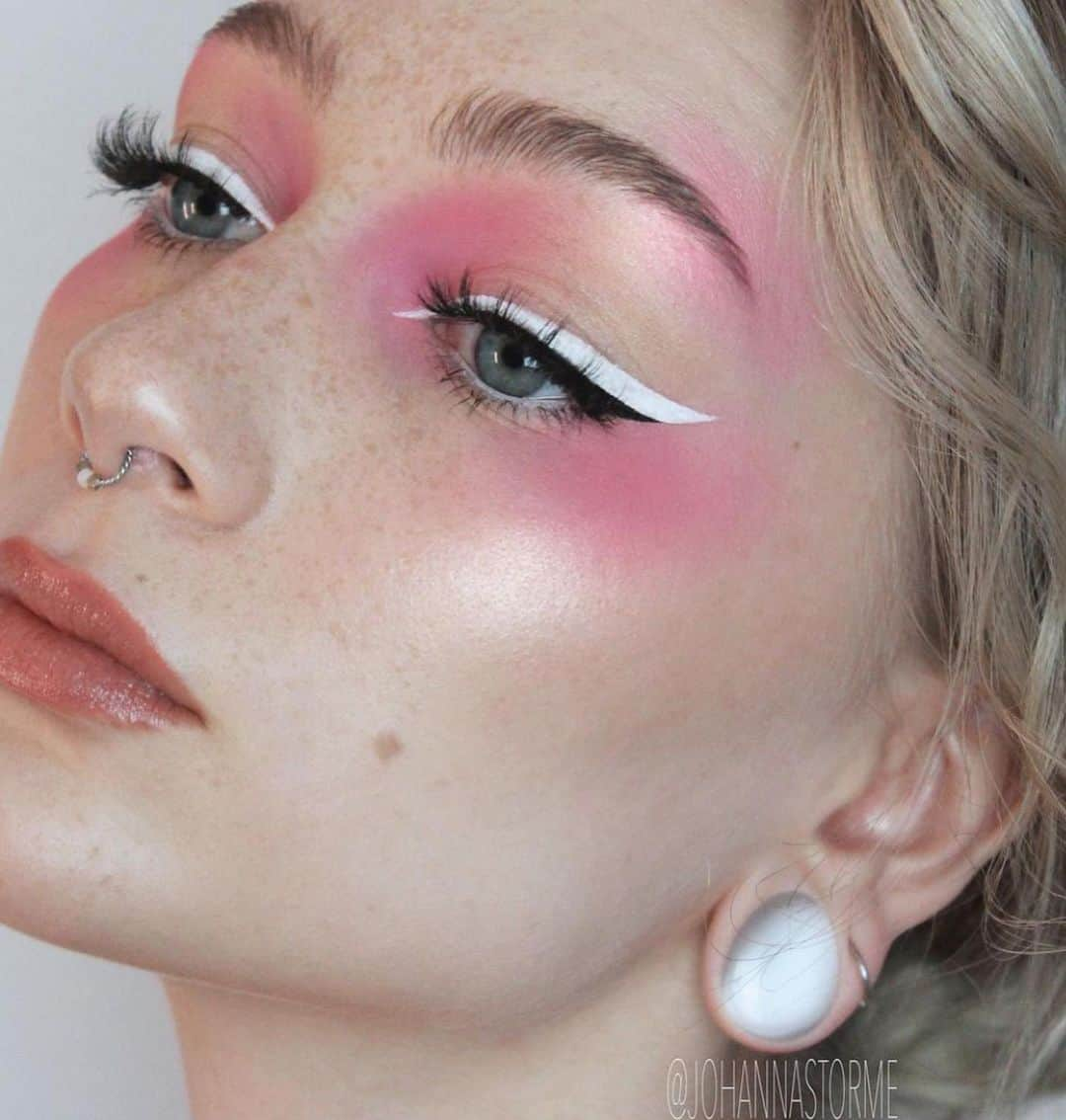 Linda Hallbergさんのインスタグラム写真 - (Linda HallbergInstagram)「Day 2: Pocky strawberry #candypackagingmakeup Swipe for some more GORGEOUS Pocky creations ❤️  Product list:  Base @danessa_myricks vision cream cover n03 @lhcosmetics infinity filter light @lhcosmetics infinity palette – milky way, andromeda  Eyes @danessa_myricks Colorfix Bloom @danessa_myricks  Waterproof Cushion color Cloud Control @lhcosmetics spectral palette – phantom @lhcosmetics infinity palette – zwicky @viseart editorial brights palette @sweedlashes x @nikki_makeup no lash lash @lhcosmetics infinity power lash waterproof mascara  Lips @lhcosmetics anger mood crayon @lhcosmetics infinity glass」1月20日 3時37分 - lindahallberg