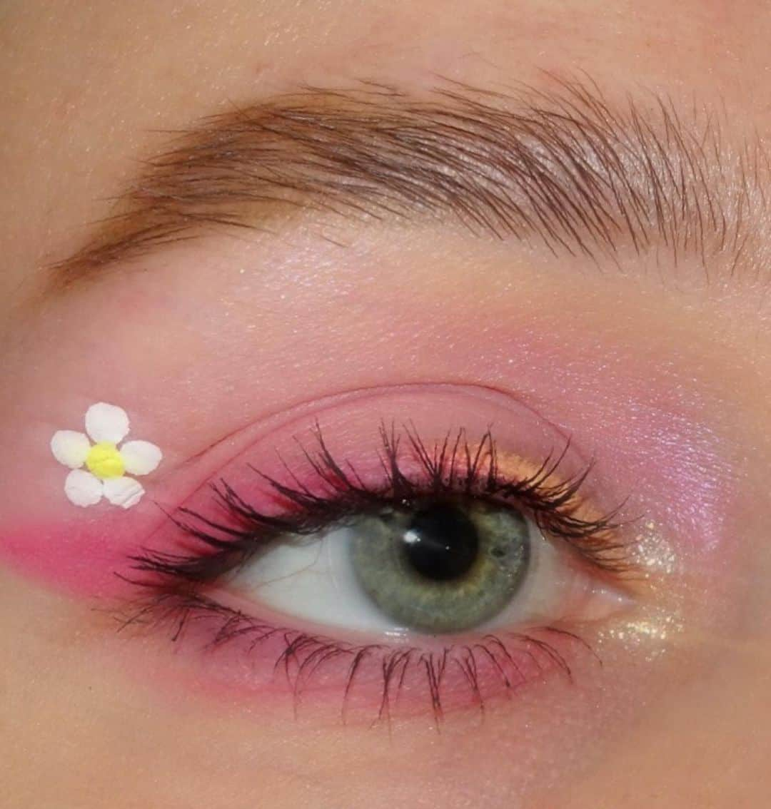 Linda Hallbergさんのインスタグラム写真 - (Linda HallbergInstagram)「Day 2: Pocky strawberry #candypackagingmakeup Swipe for some more GORGEOUS Pocky creations ❤️  Product list:  Base @danessa_myricks vision cream cover n03 @lhcosmetics infinity filter light @lhcosmetics infinity palette – milky way, andromeda  Eyes @danessa_myricks Colorfix Bloom @danessa_myricks  Waterproof Cushion color Cloud Control @lhcosmetics spectral palette – phantom @lhcosmetics infinity palette – zwicky @viseart editorial brights palette @sweedlashes x @nikki_makeup no lash lash @lhcosmetics infinity power lash waterproof mascara  Lips @lhcosmetics anger mood crayon @lhcosmetics infinity glass」1月20日 3時37分 - lindahallberg