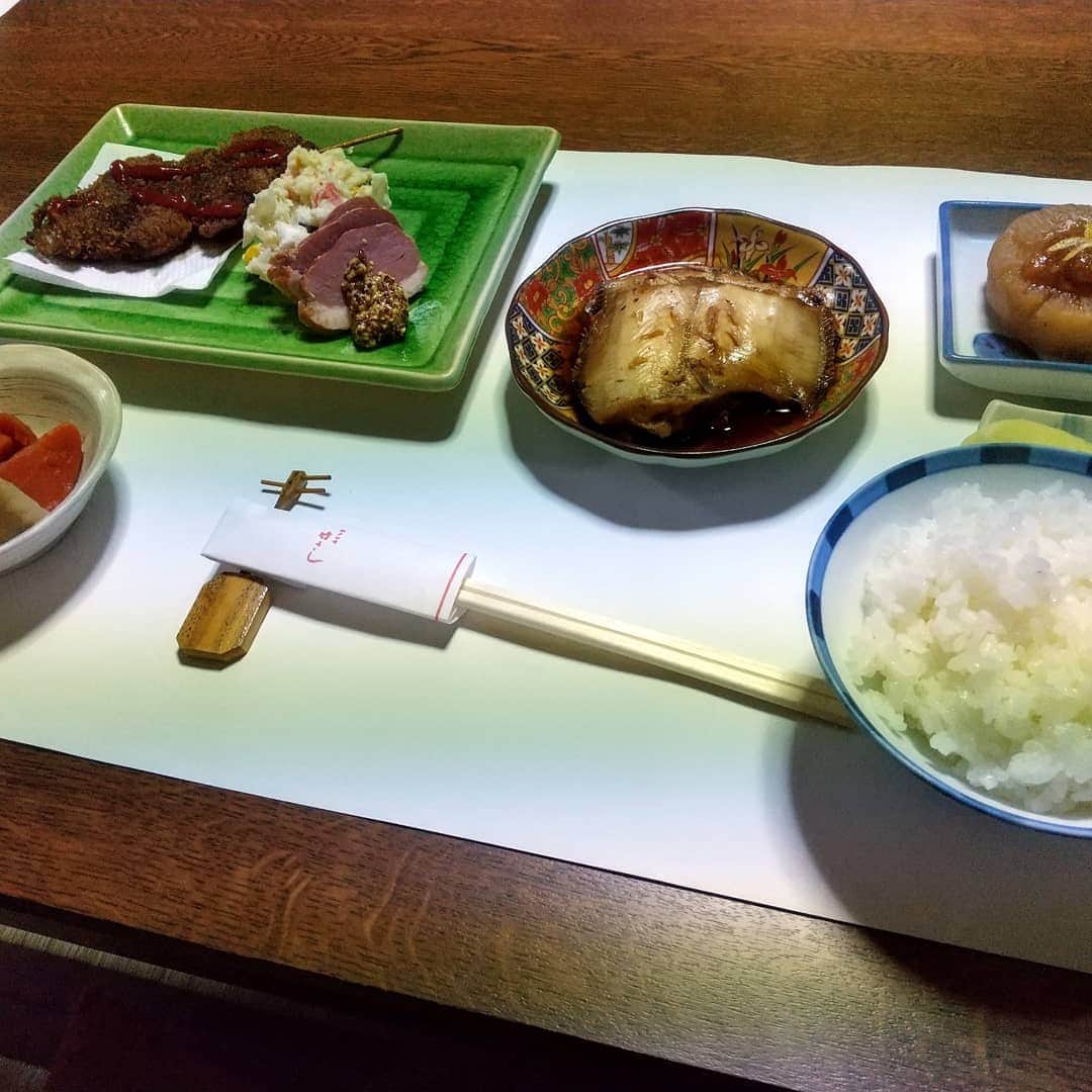 青柳愛さんのインスタグラム写真 - (青柳愛Instagram)「冬の終日を告げるなごり雪ではなく 私には『名残雪』  餞別の意を込めて作ってくださった師匠の手料理。久しぶりに料理を食べて涙がでました。  常に現在、この一瞬を。」1月20日 3時39分 - aoyagiakayagi